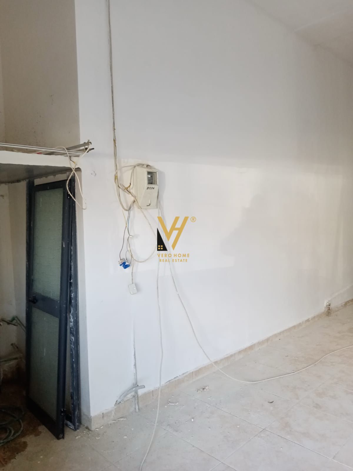 MAGAZINE 140M2 ME QERA TE ALI DEMI 1.200 EURO