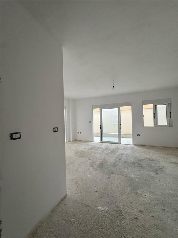 Shitet apartament prane Mango Beach