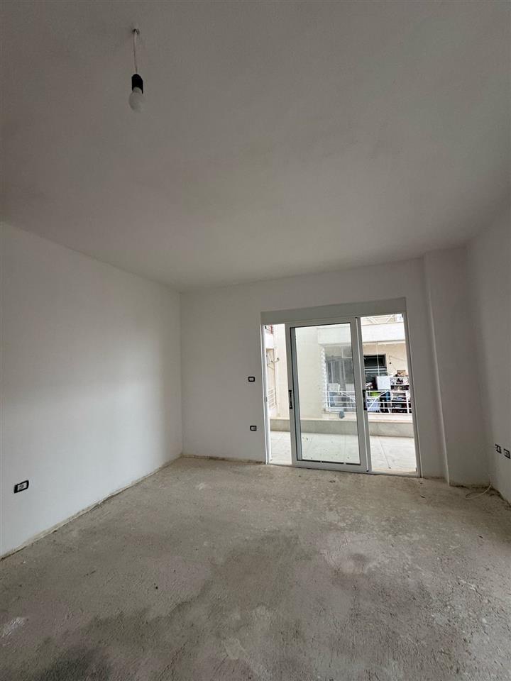 Shitet apartament prane Mango Beach