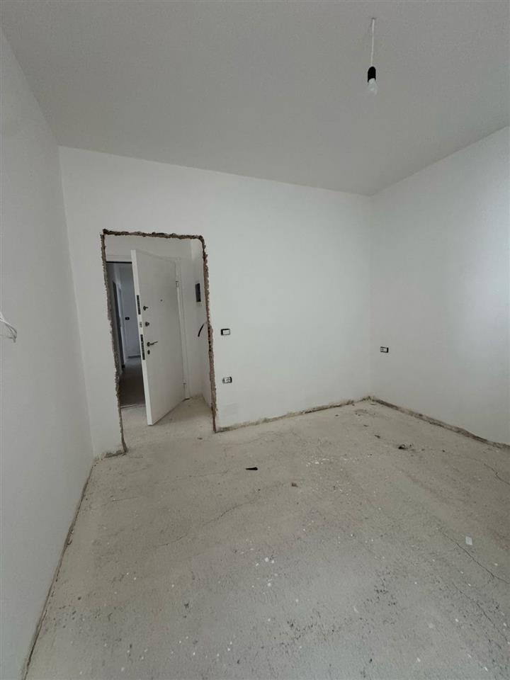 Shitet apartament prane Mango Beach