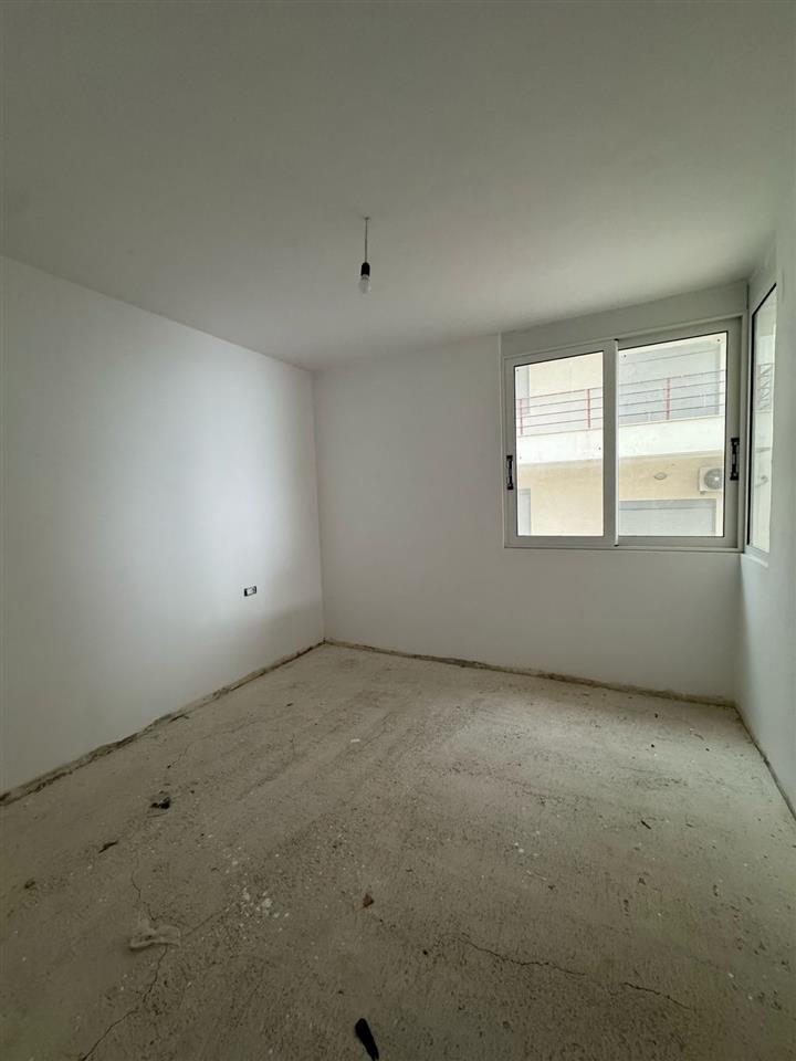 Shitet apartament prane Mango Beach