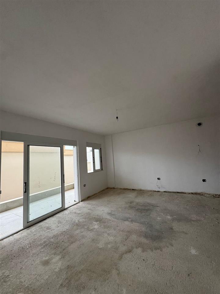 Shitet apartament prane Mango Beach