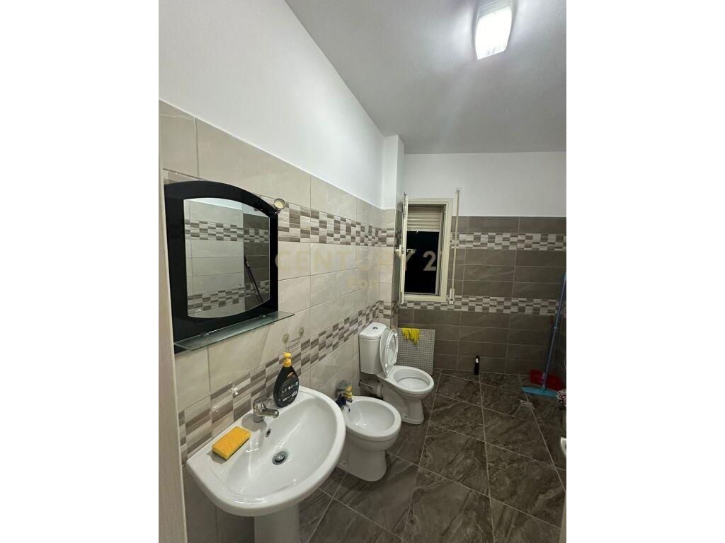 Apartament 2+1 me Qira prane Spitalit, Durrës – 350€ | 78.31