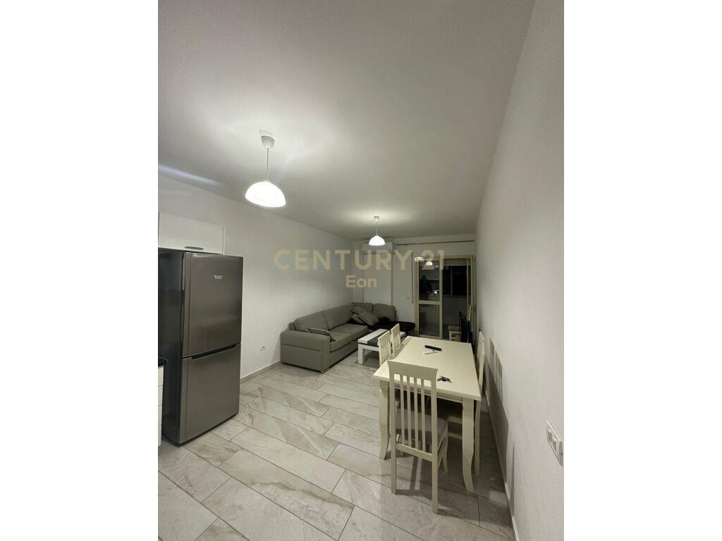 Apartament 2+1 me Qira prane Spitalit, Durrës – 350€ | 78.31