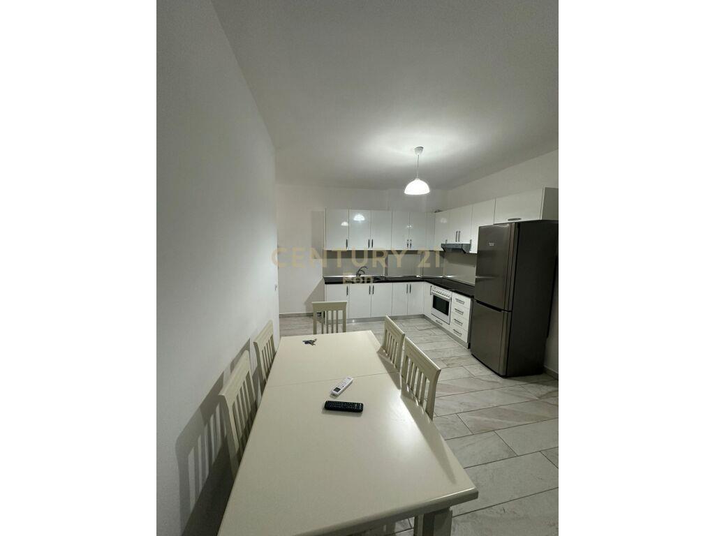 Apartament 2+1 me Qira prane Spitalit, Durrës – 350€ | 78.31