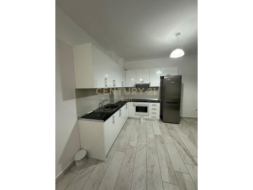 Apartament 2+1 me Qira prane Spitalit, Durrës – 350€ | 78.31