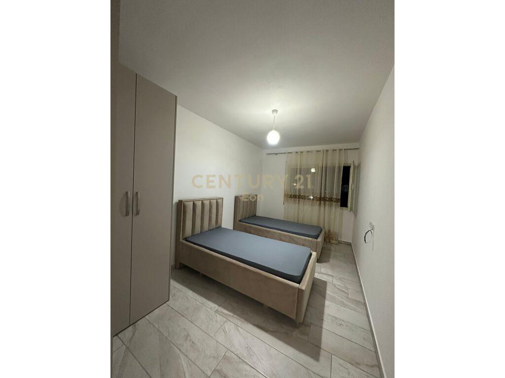 Apartament 2+1 me Qira prane Spitalit, Durrës – 350€ | 78.31