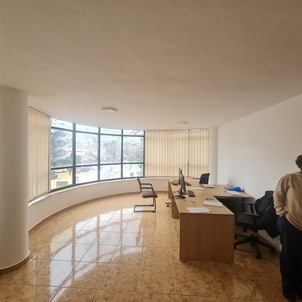 Jepet me qera ose shitet ne qender te Sarandes