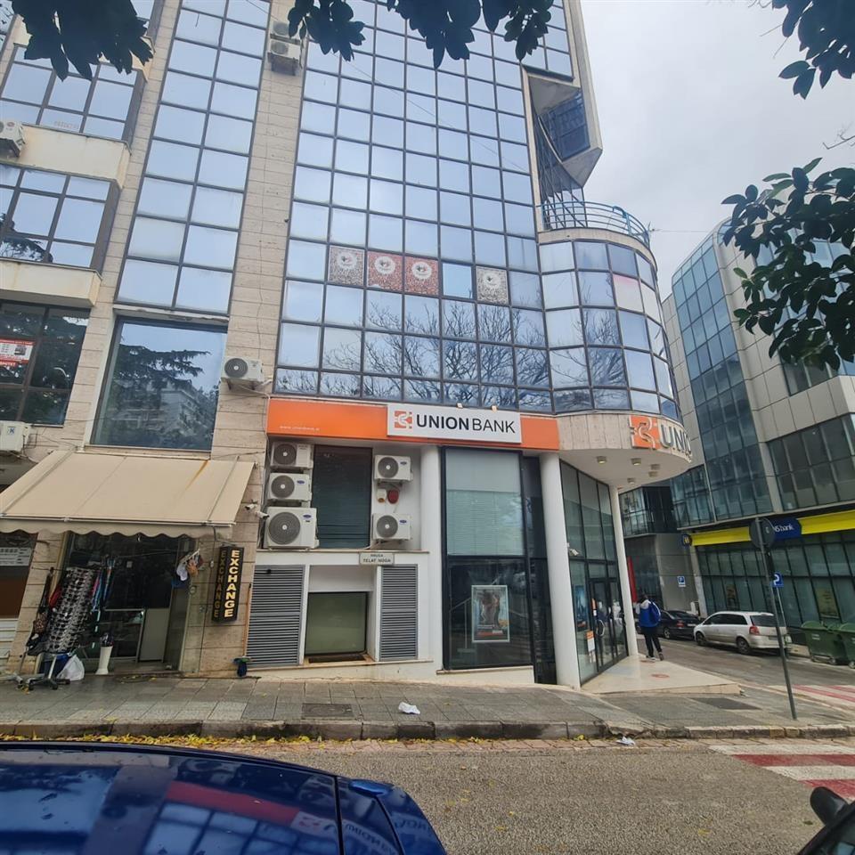 Jepet me qera ose shitet ne qender te Sarandes