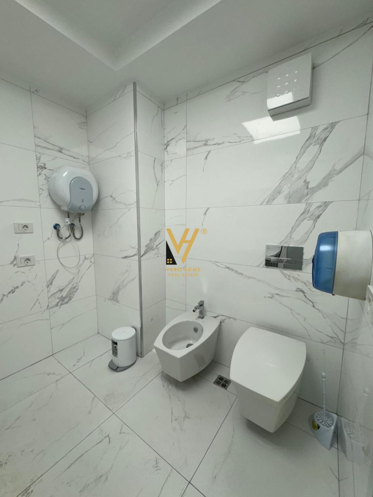 ZYRE 150M2 ME QERA TE RR.ELBASANIT 1.700 EURO