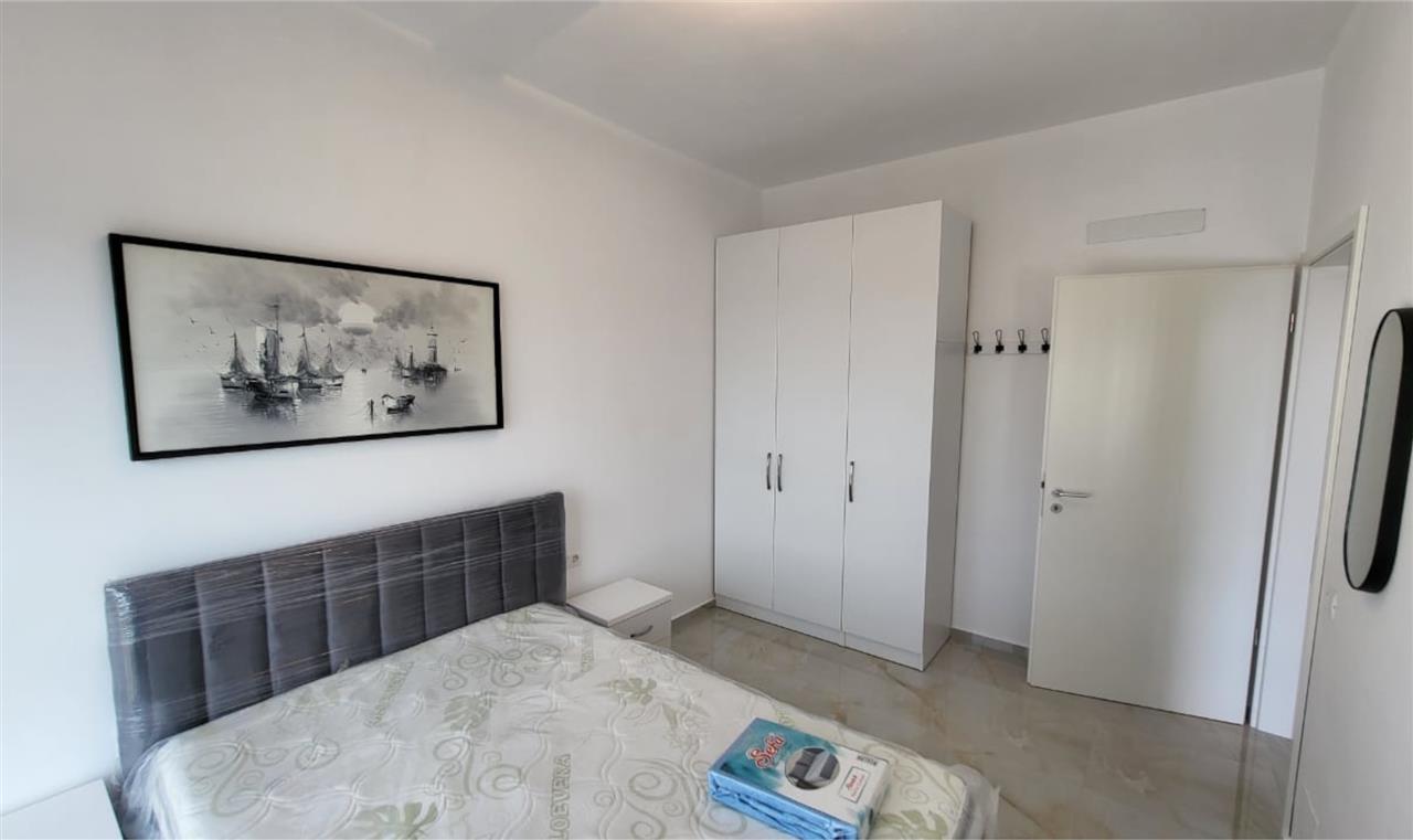Tiranë, jap me qera apartament 1+1+BLK