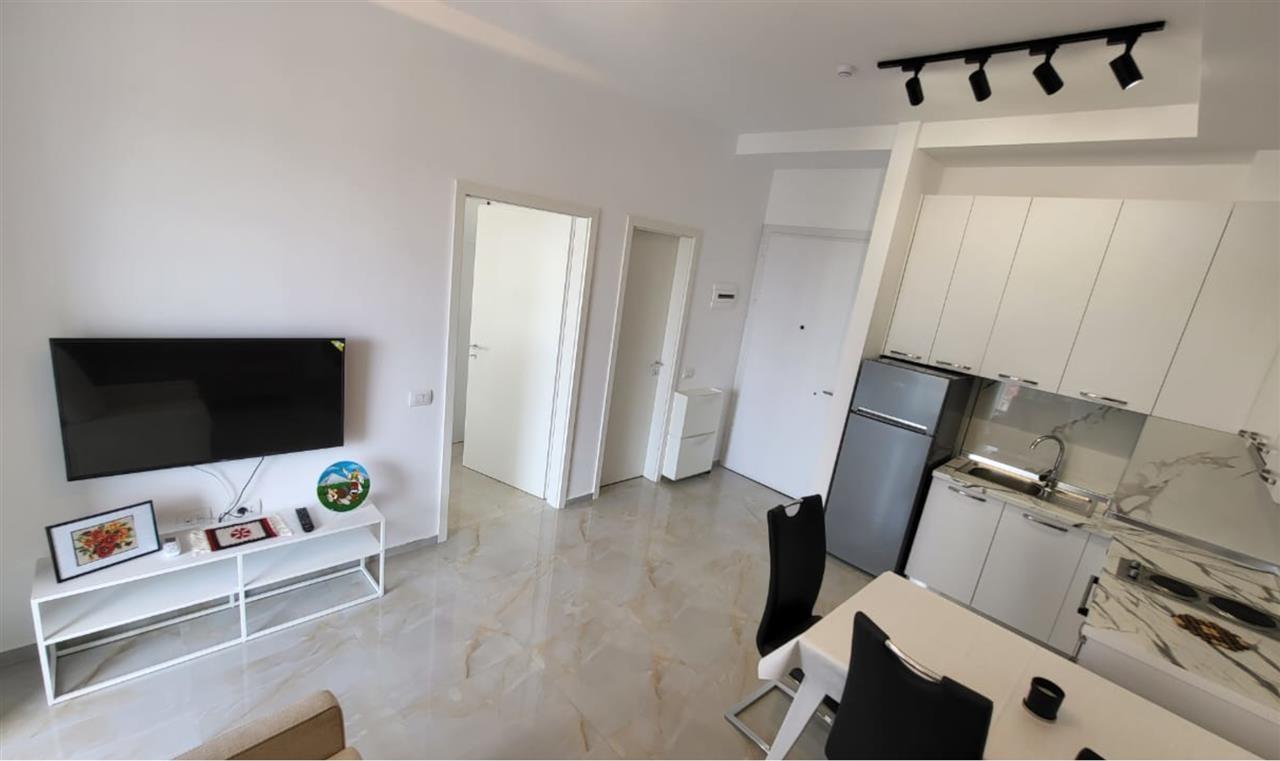 Tiranë, jap me qera apartament 1+1+BLK