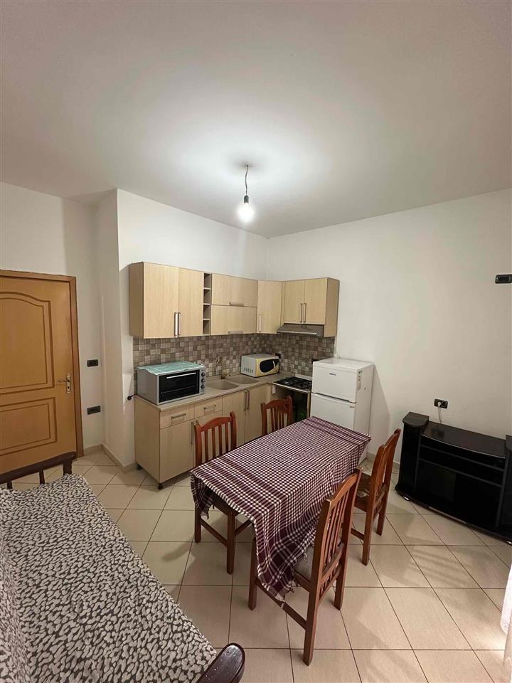 Jepet apartament me qera 1+1 mobiluar/Durrës