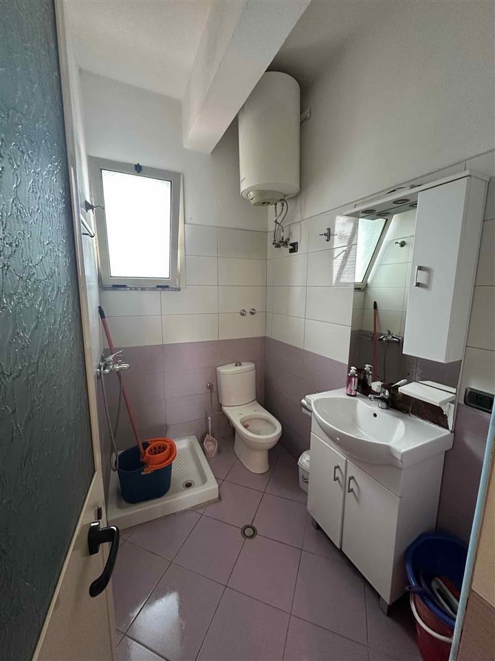 Jepet apartament me qera 1+1 mobiluar/Durrës