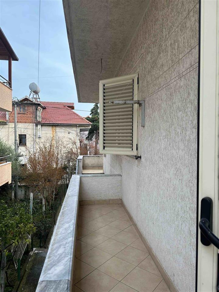 Jepet apartament me qera 1+1 mobiluar/Durrës