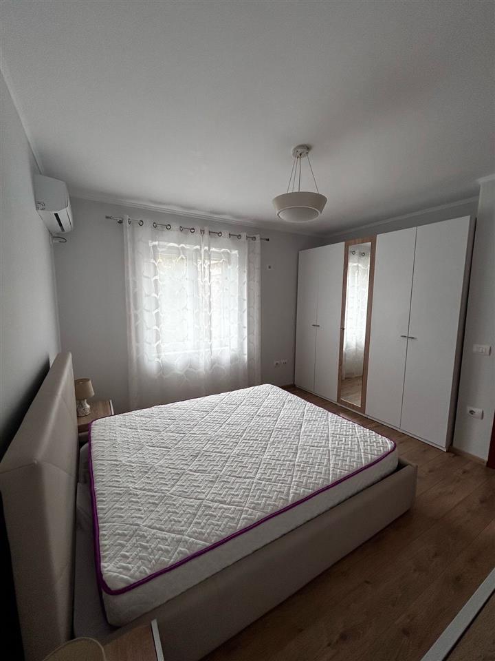 APT ME QERA 1+1 QENDER TE TIRANES