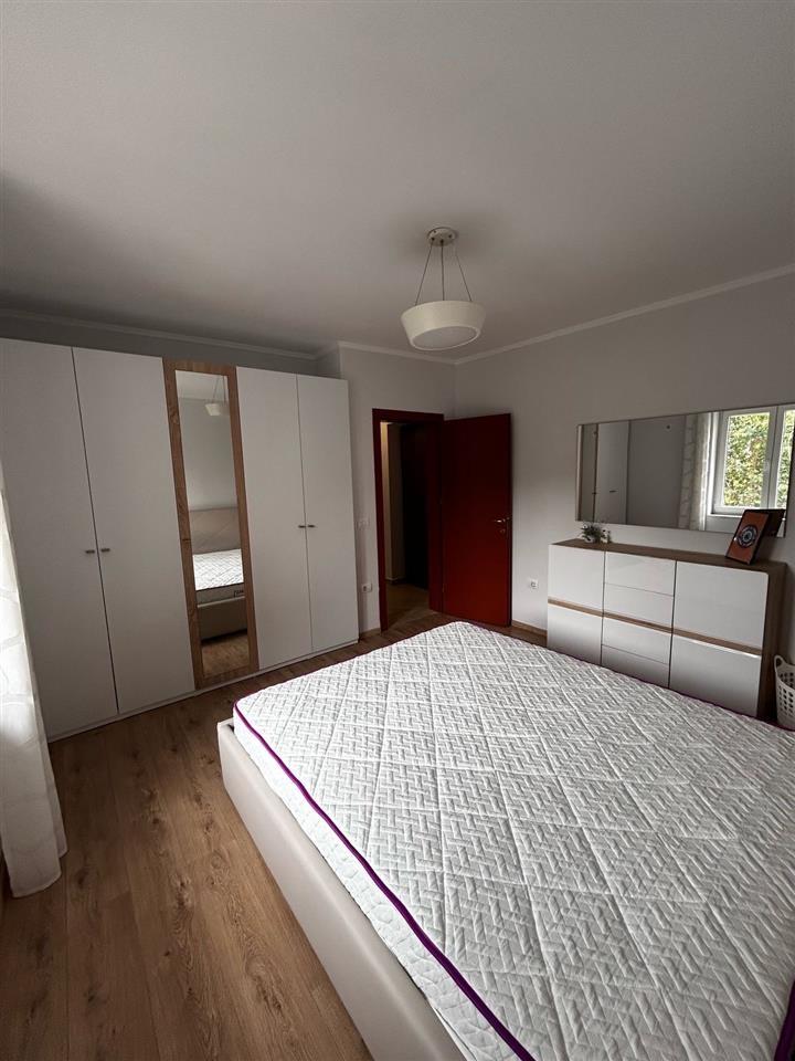 APT ME QERA 1+1 QENDER TE TIRANES