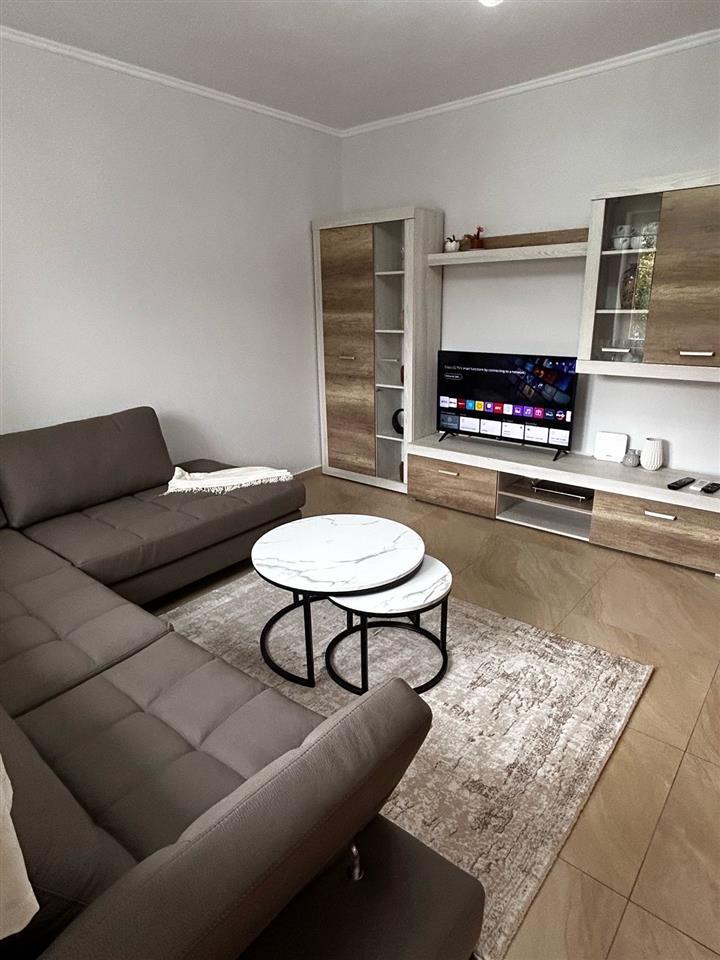 APT ME QERA 1+1 QENDER TE TIRANES