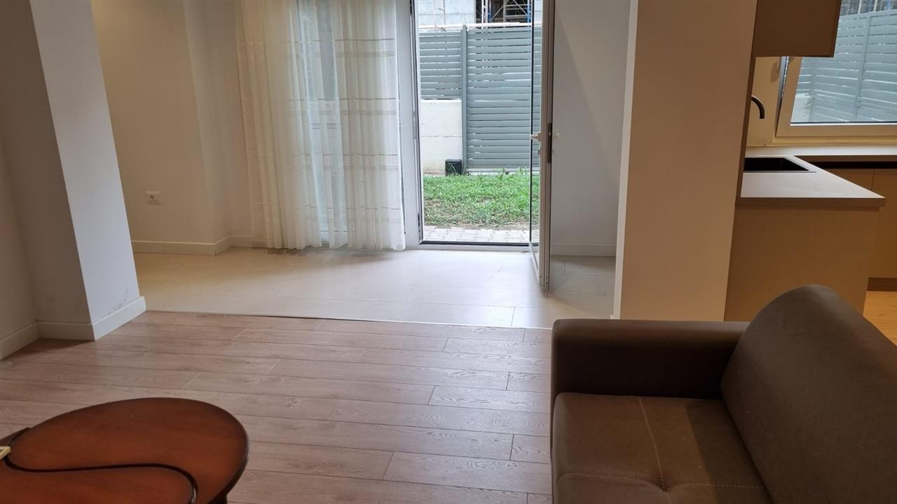 Apartament me oborr ne plazhin e Golemit, Durres