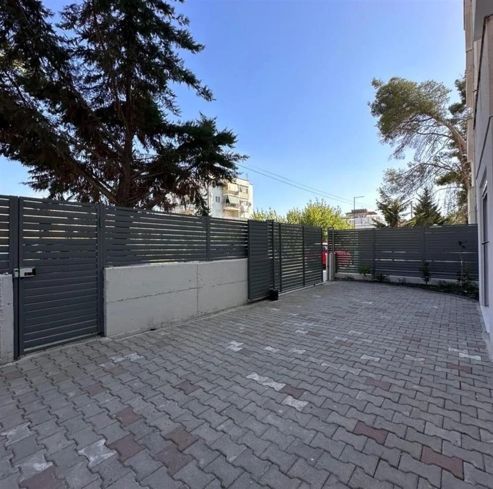 Apartament me oborr ne plazhin e Golemit, Durres