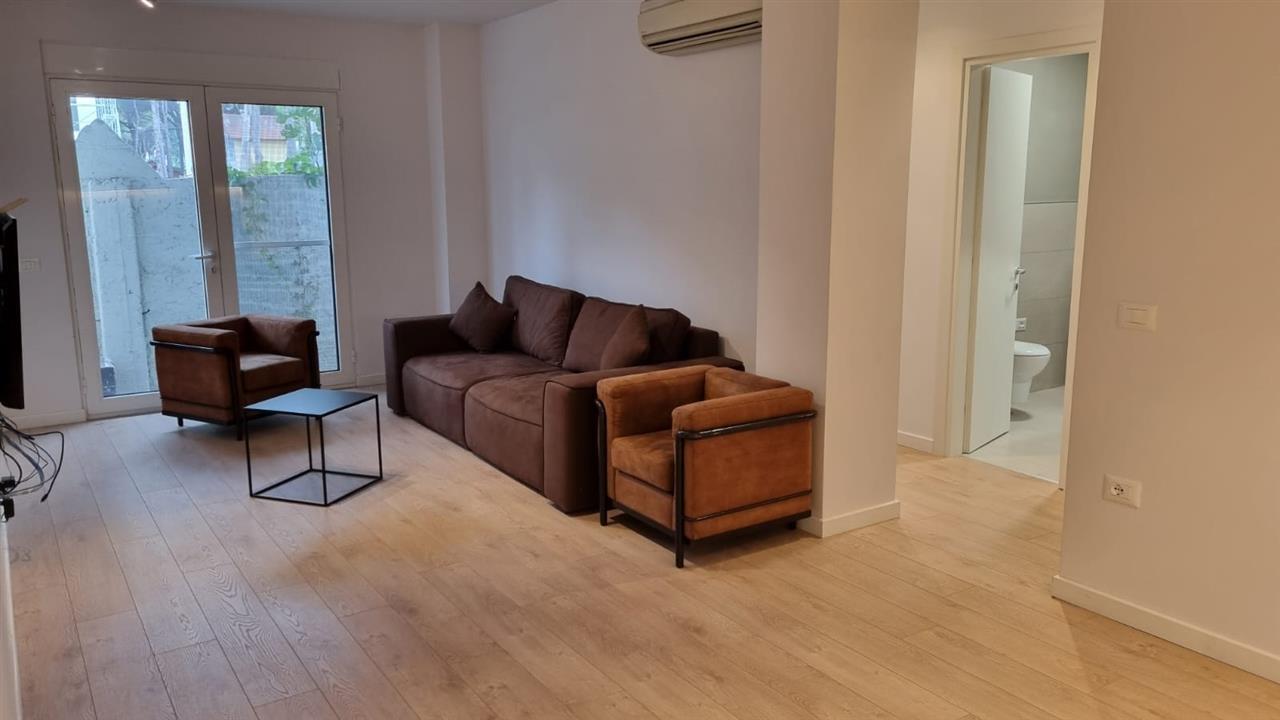 Apartament me oborr ne plazhin e Golemit, Durres