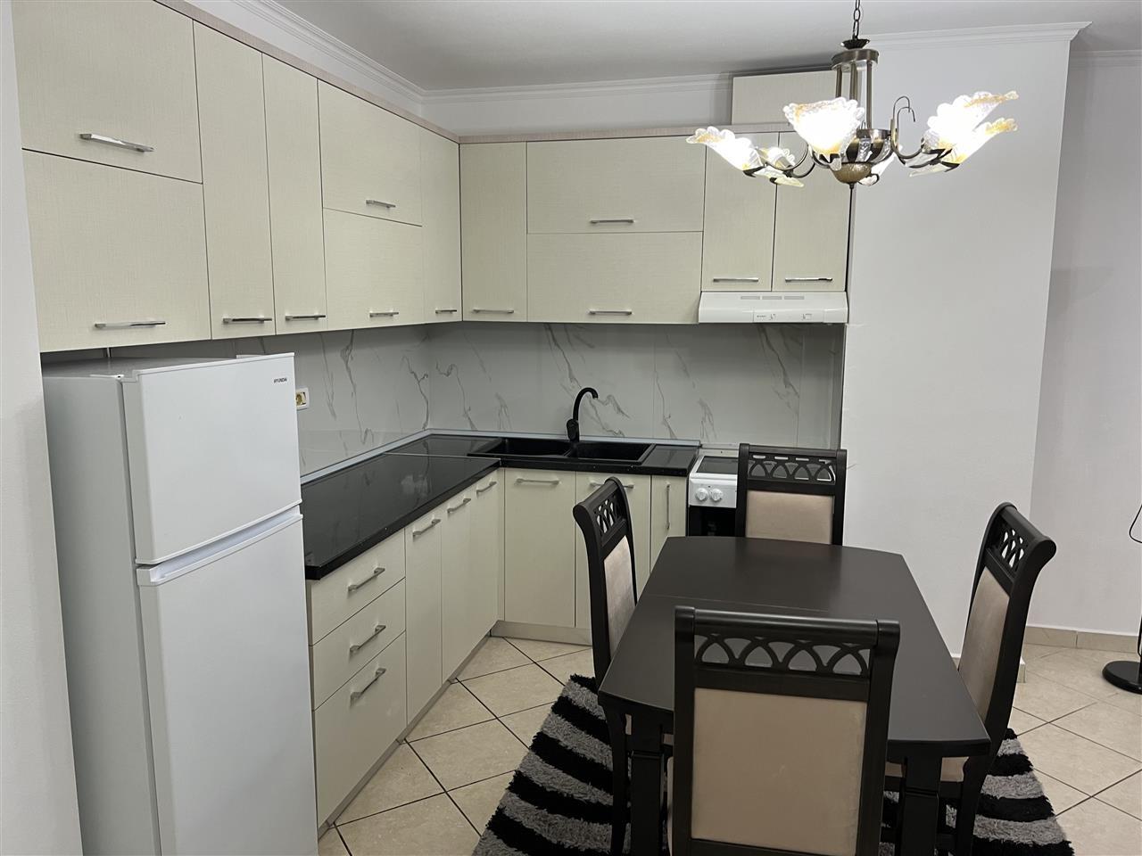 Apartament 2+1, 2 ballkone Komuna Parisit