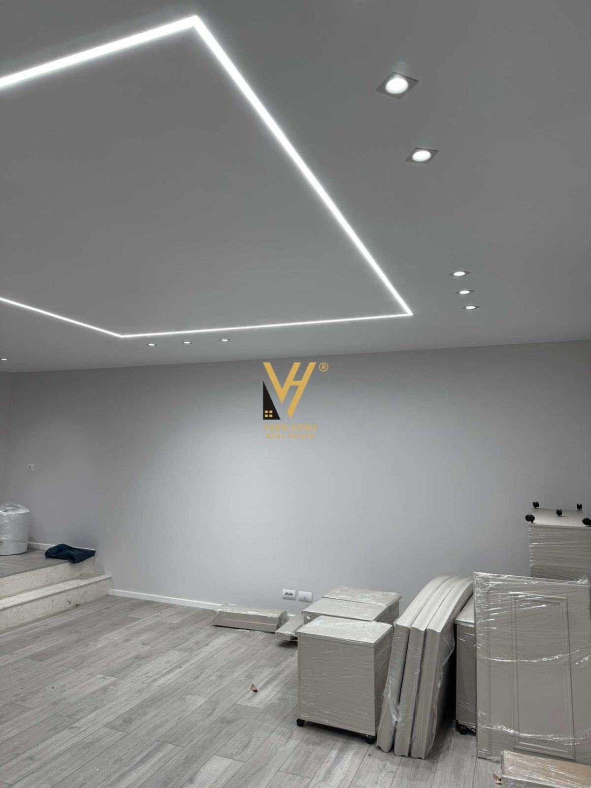 ZYRE 75M2 TE RRUGA E ELBASANIT 2.000 EURO