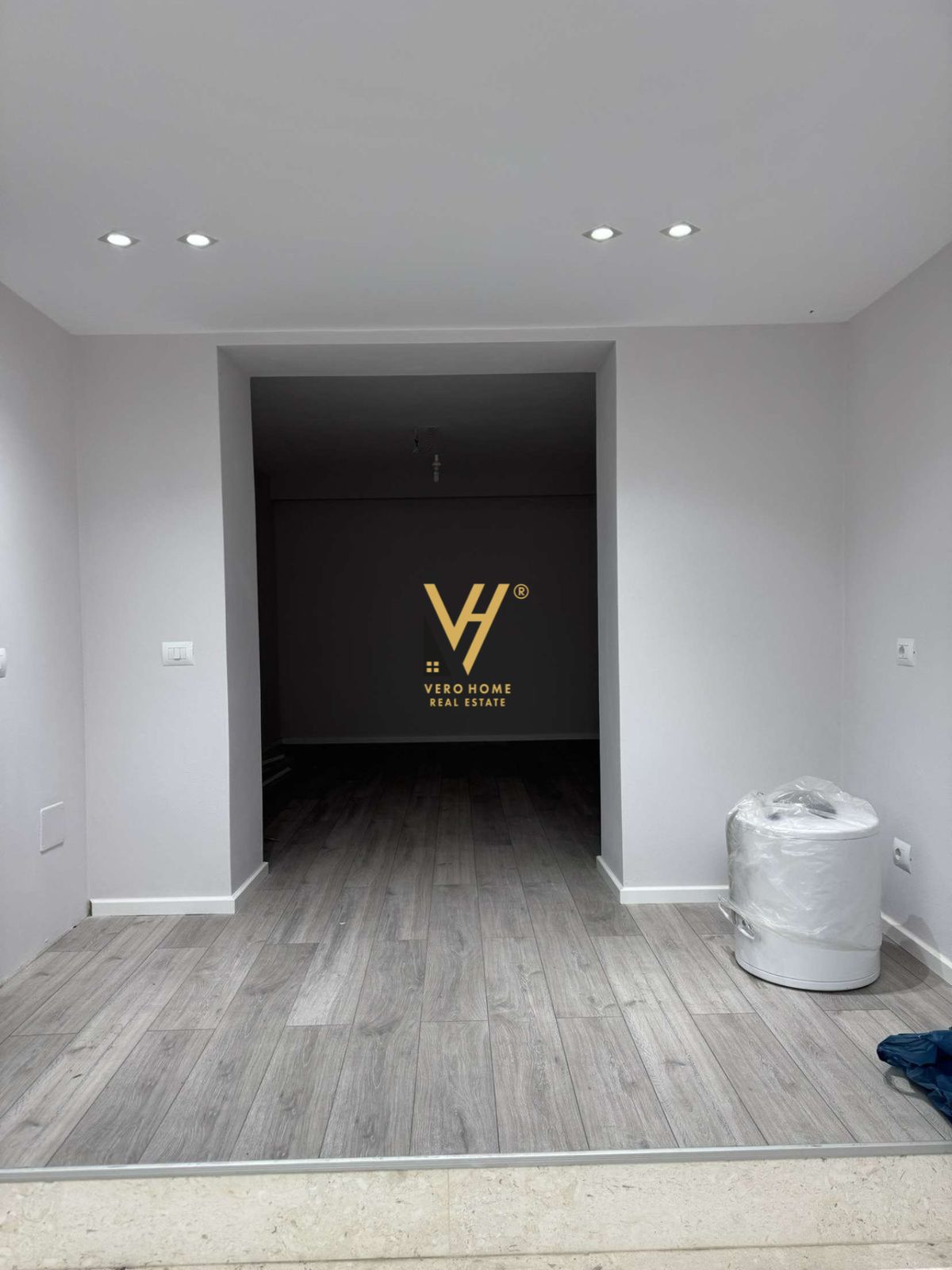 ZYRE 75M2 TE RRUGA E ELBASANIT 2.000 EURO