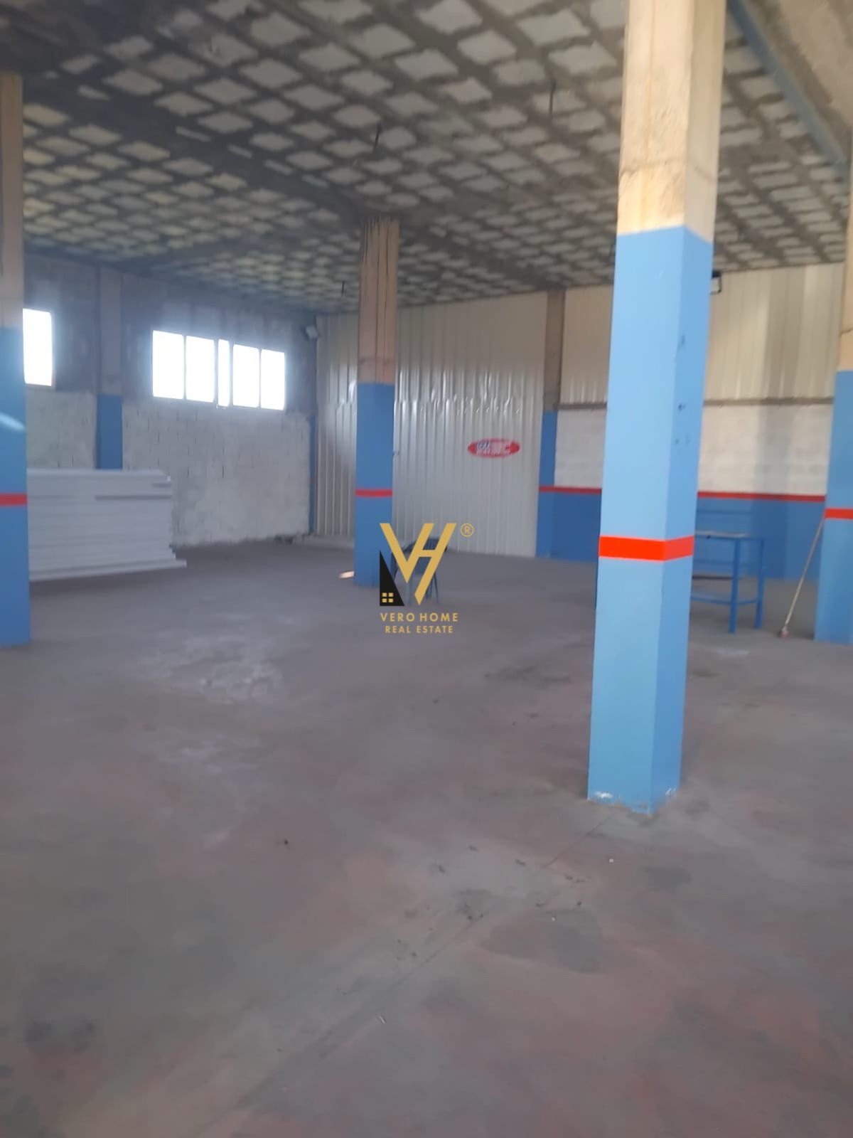 MAGAZINE 400M2 ME QERA NE VORE 1.200 EURO