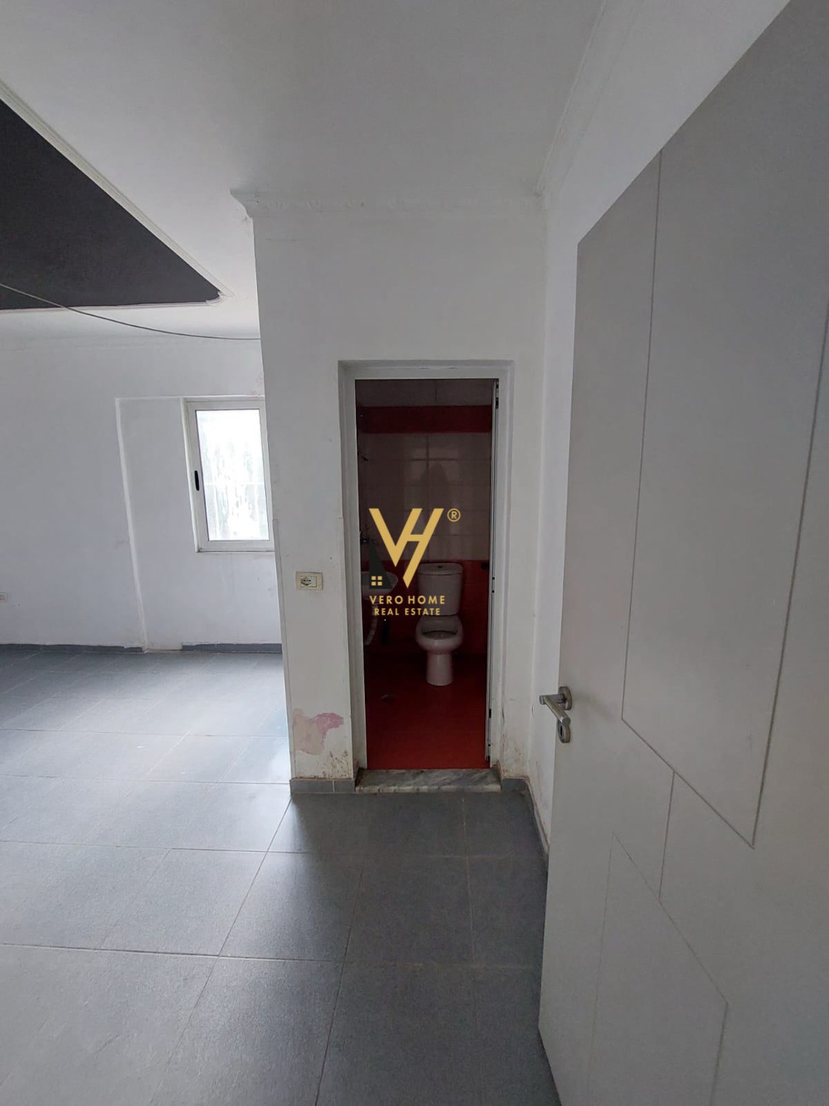 DYQAN 73 M2 ME QERA UNAZA E RE 70.000 LEKE