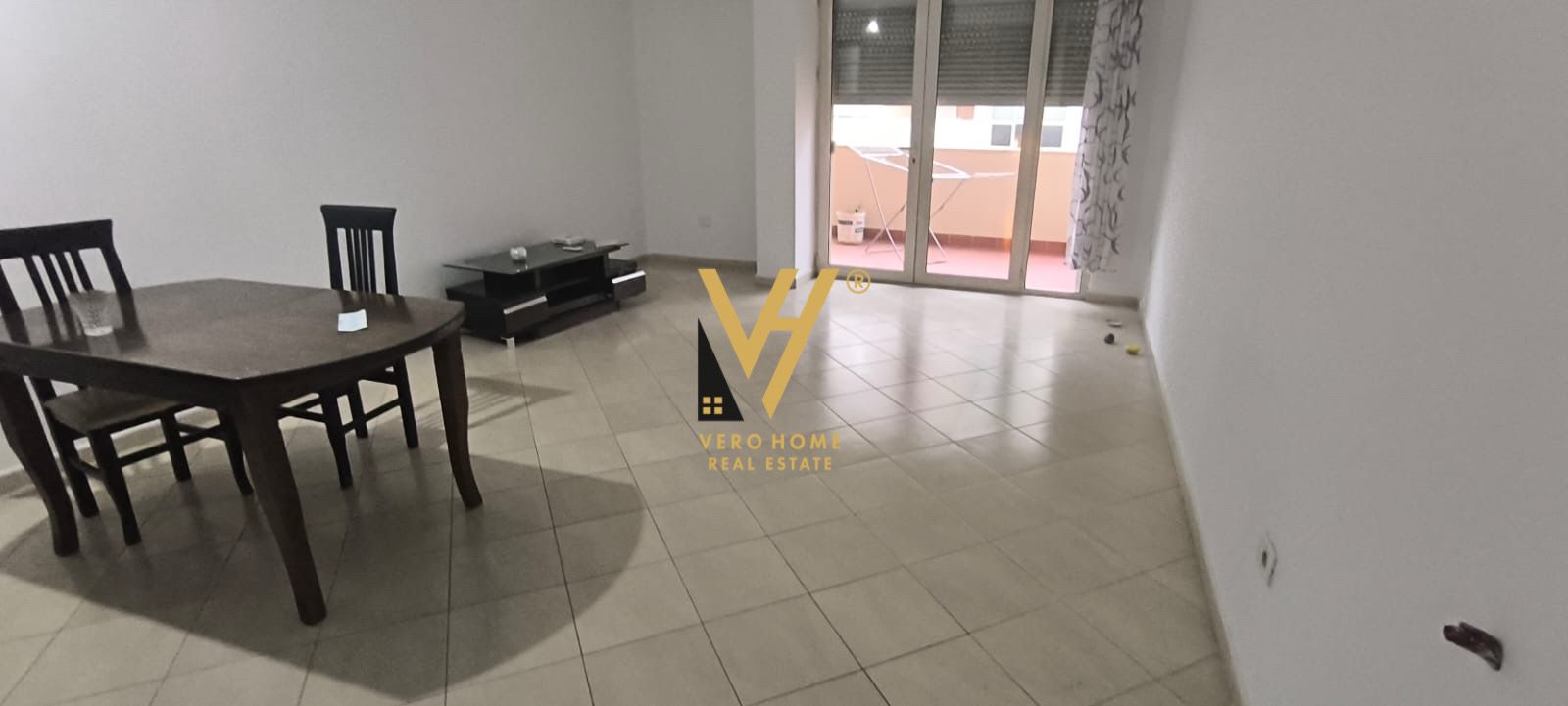 ZYRE 130 M2 TE KOMUNA E PARISIT 1.200 EURO