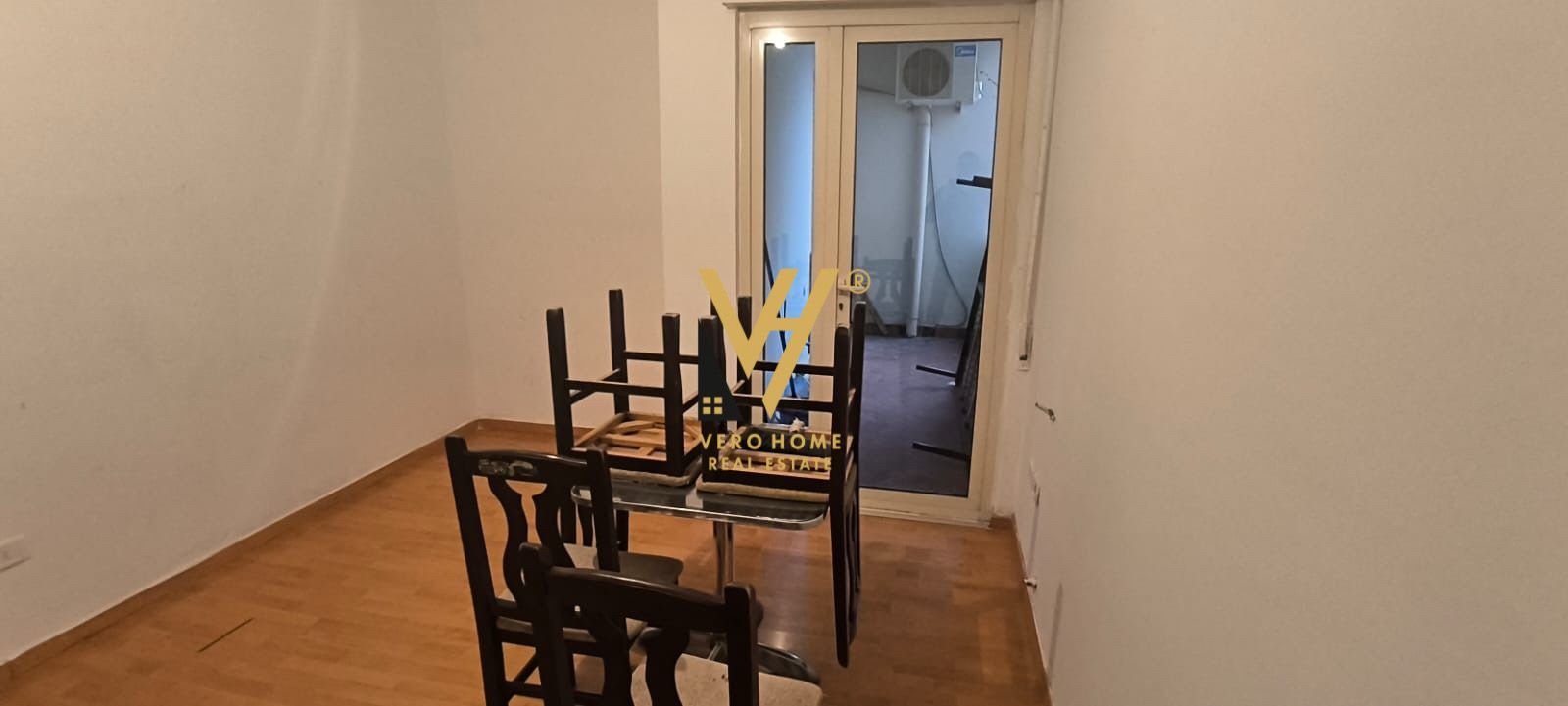 ZYRE 130 M2 TE KOMUNA E PARISIT 1.200 EURO