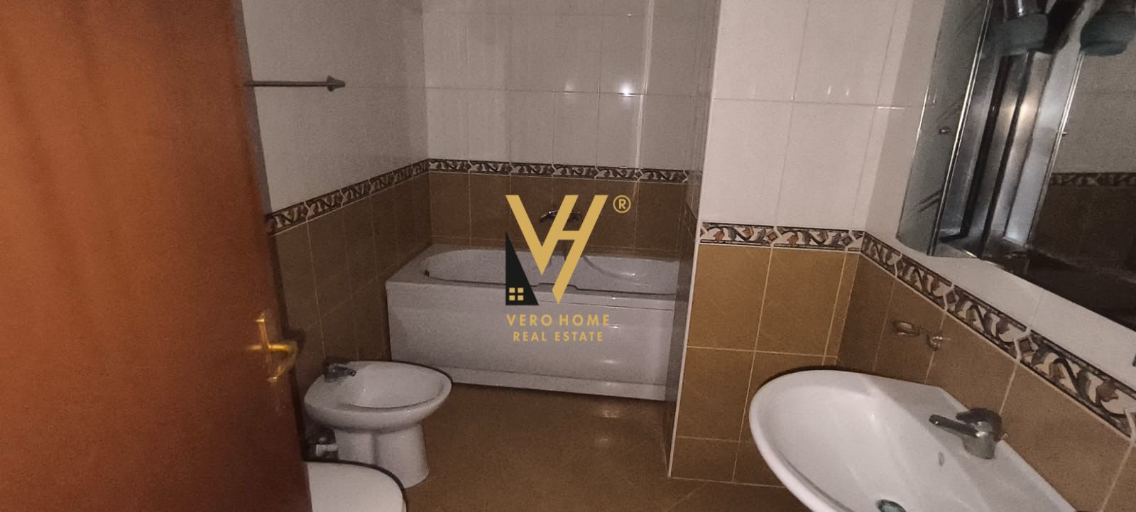 ZYRE 130 M2 TE KOMUNA E PARISIT 1.200 EURO