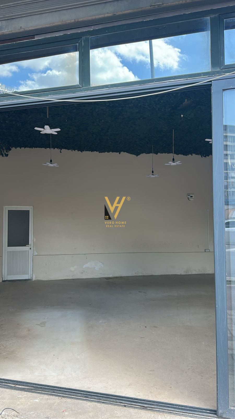 DYQAN 55M2 ME QERA TE UNAZA E RE 700 EURO