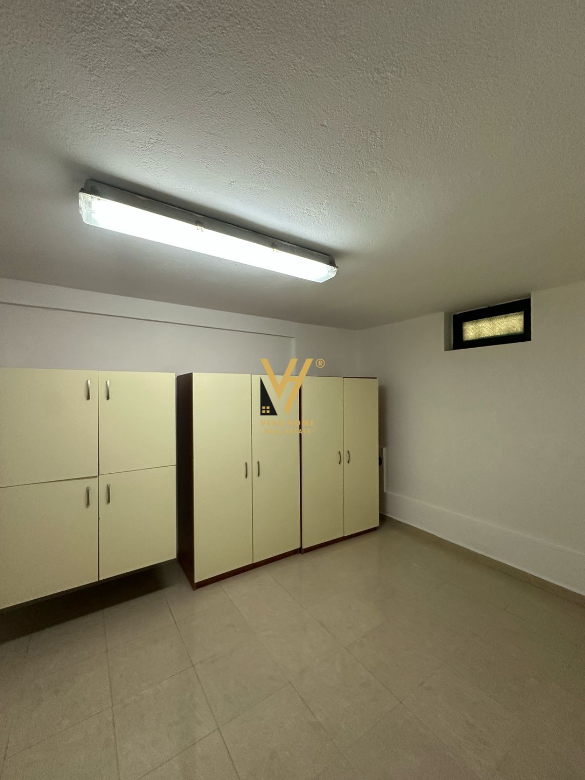 AMBIENT 220M2 ME QERA TE MYSLYM SHYRI 1.750 EURO