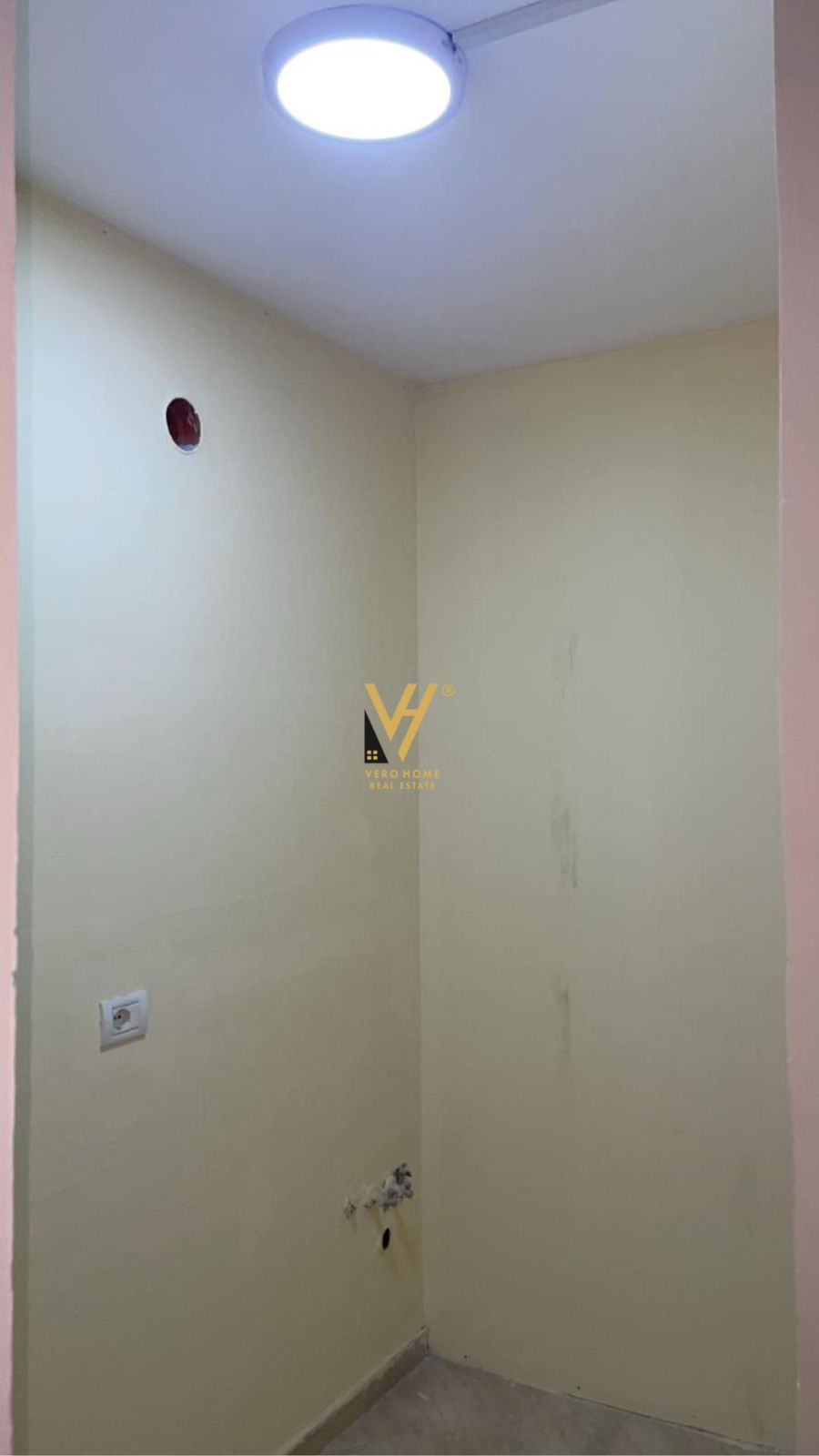 ZYRE 90 M2 ME QERA TE SHESHI SELVIA 600 EURO