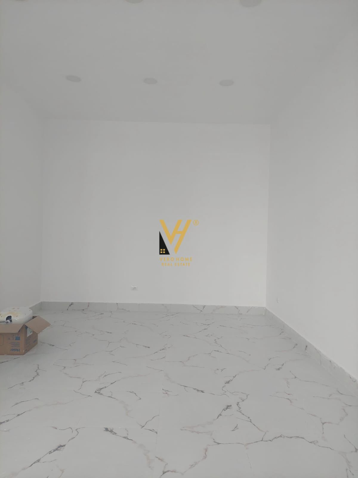 DYQAN 35 M2 ME QERA TE DONIKA CENTER 60.000 LEKE