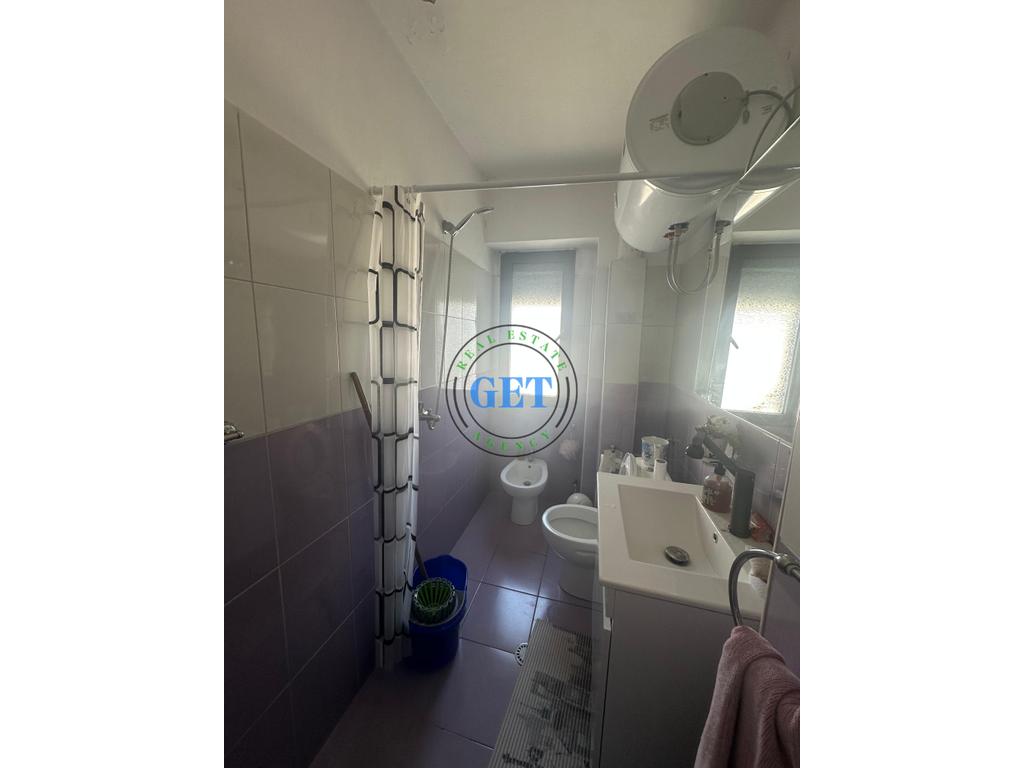 Shitet Apartament 2+1,Prane Shkolles “Qemal Mici