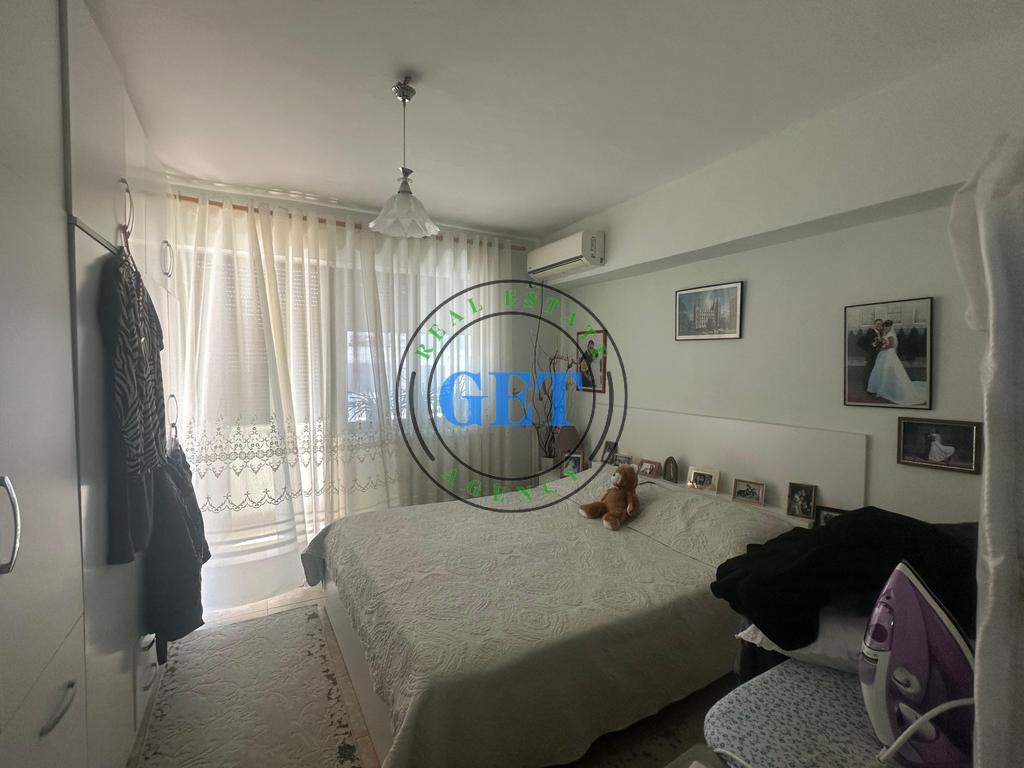 Shitet Apartament 2+1,Prane Shkolles “Qemal Mici