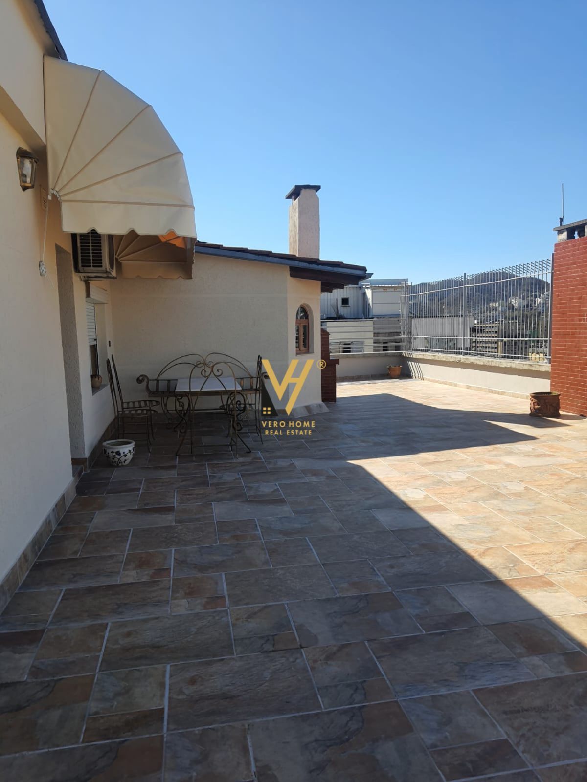 ZYRE 250M2 TE STADIUMI DINAMO 1.200 EURO