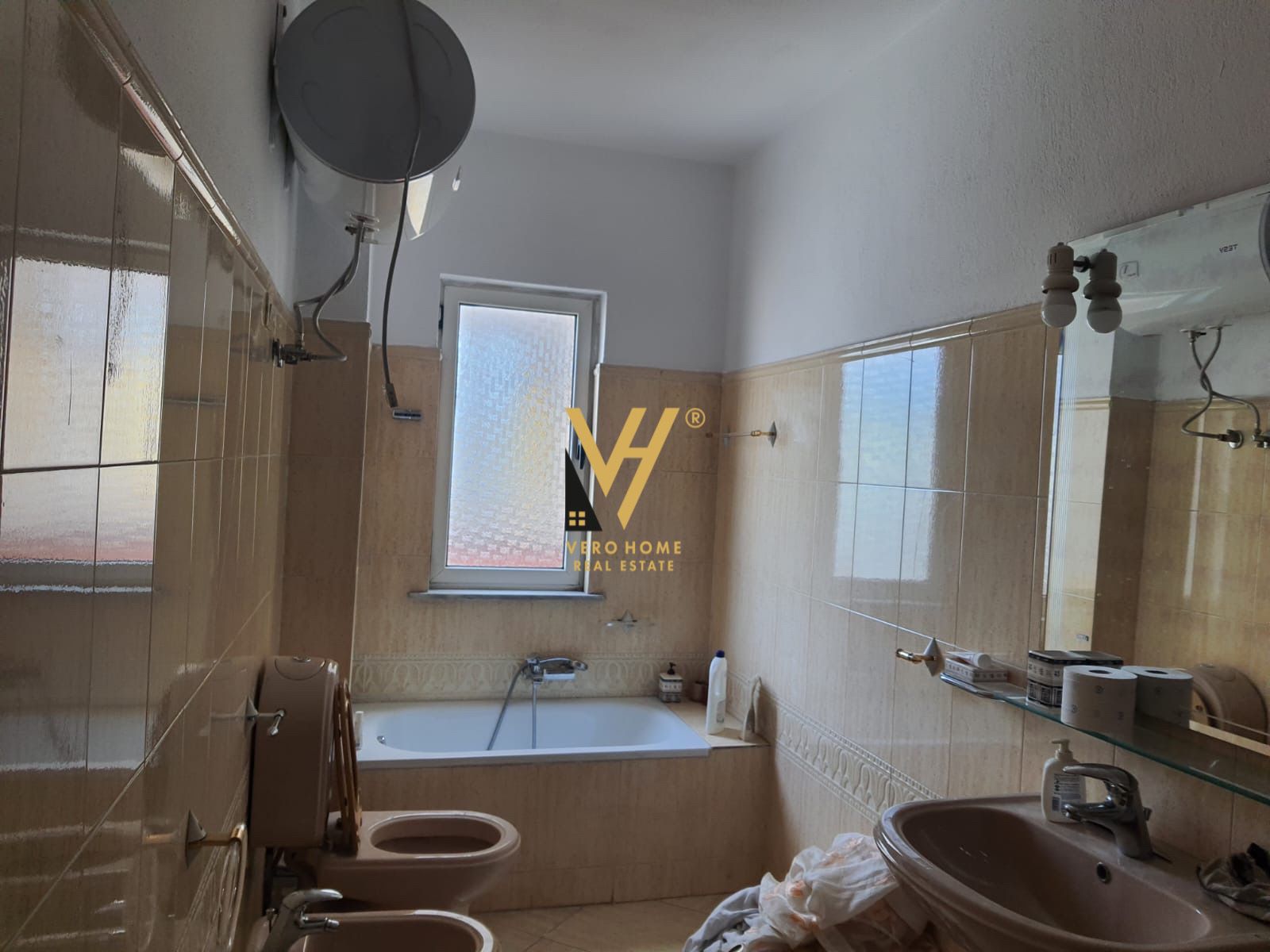 ZYRE 250M2 TE STADIUMI DINAMO 1.200 EURO