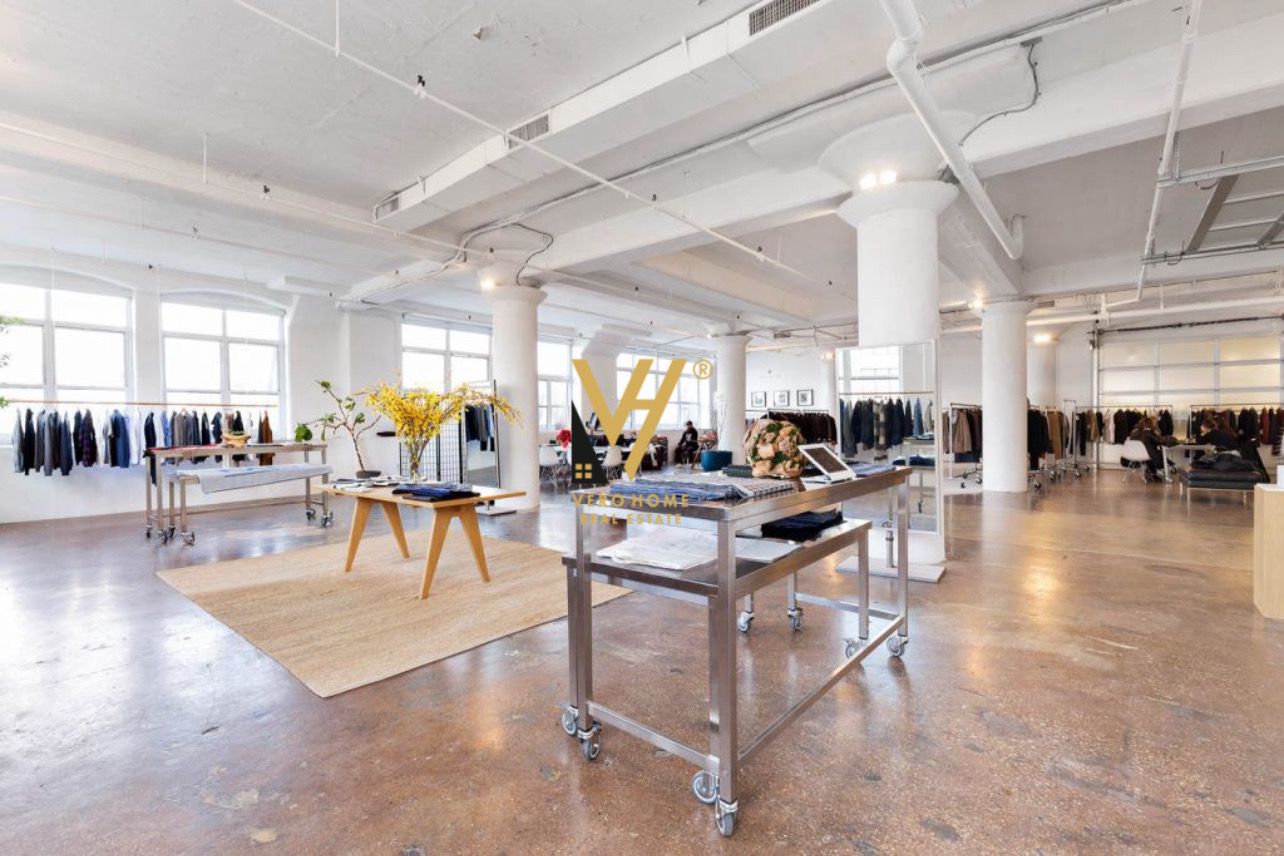 AMBIENT 420M2 TE KOMUNA E PARISIT 6.200 EURO