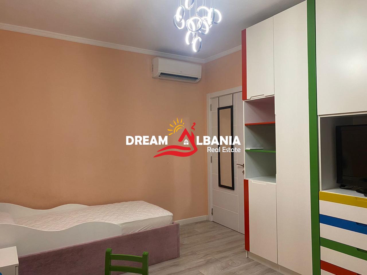 Apartament 2+1+2 poste parkimi ne kompleksin Golde