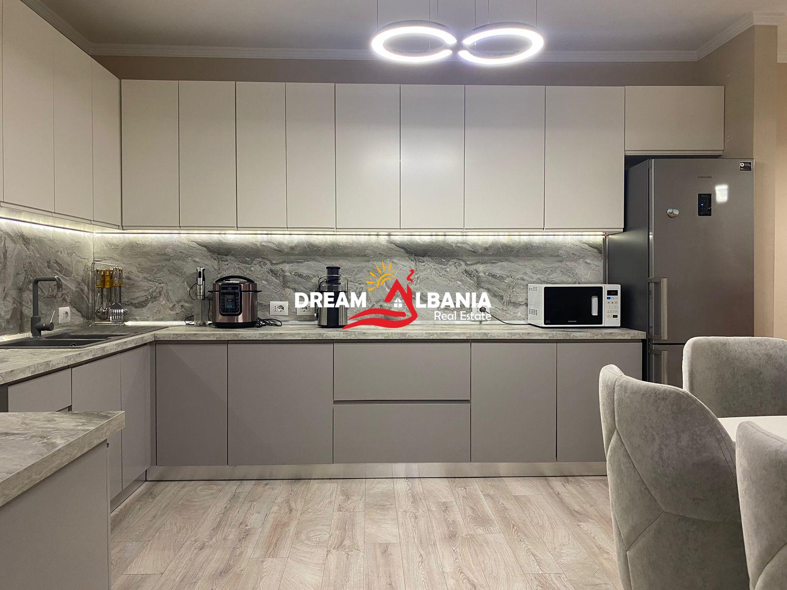 Apartament 2+1+2 poste parkimi ne kompleksin Golde