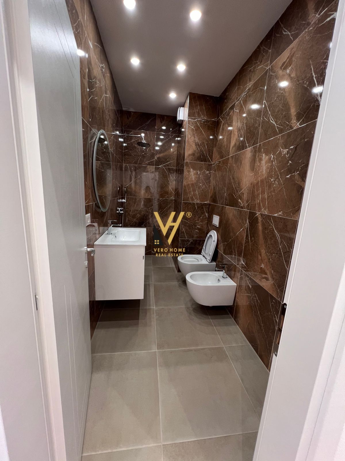 ZYRE 160M2 TE GARDEN BUILDING 1.400 EURO