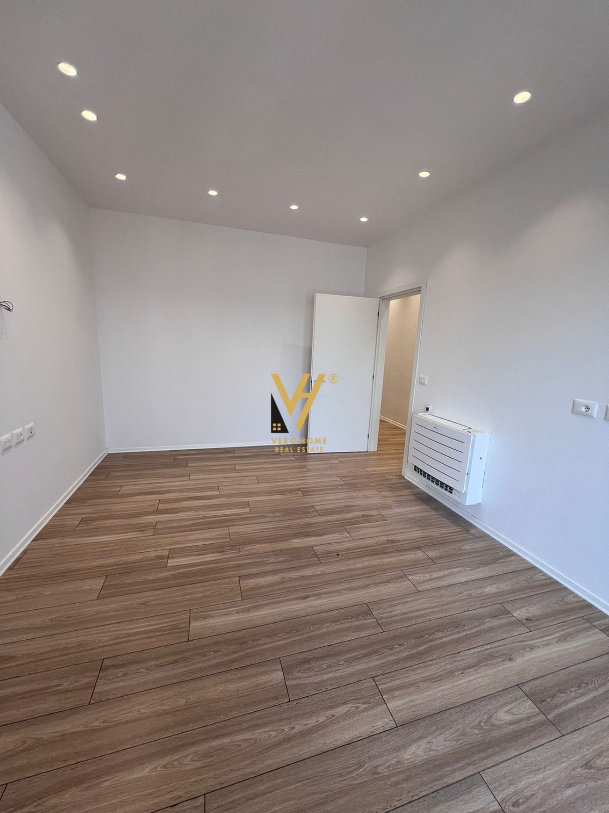 ZYRE 160M2 TE GARDEN BUILDING 1.400 EURO