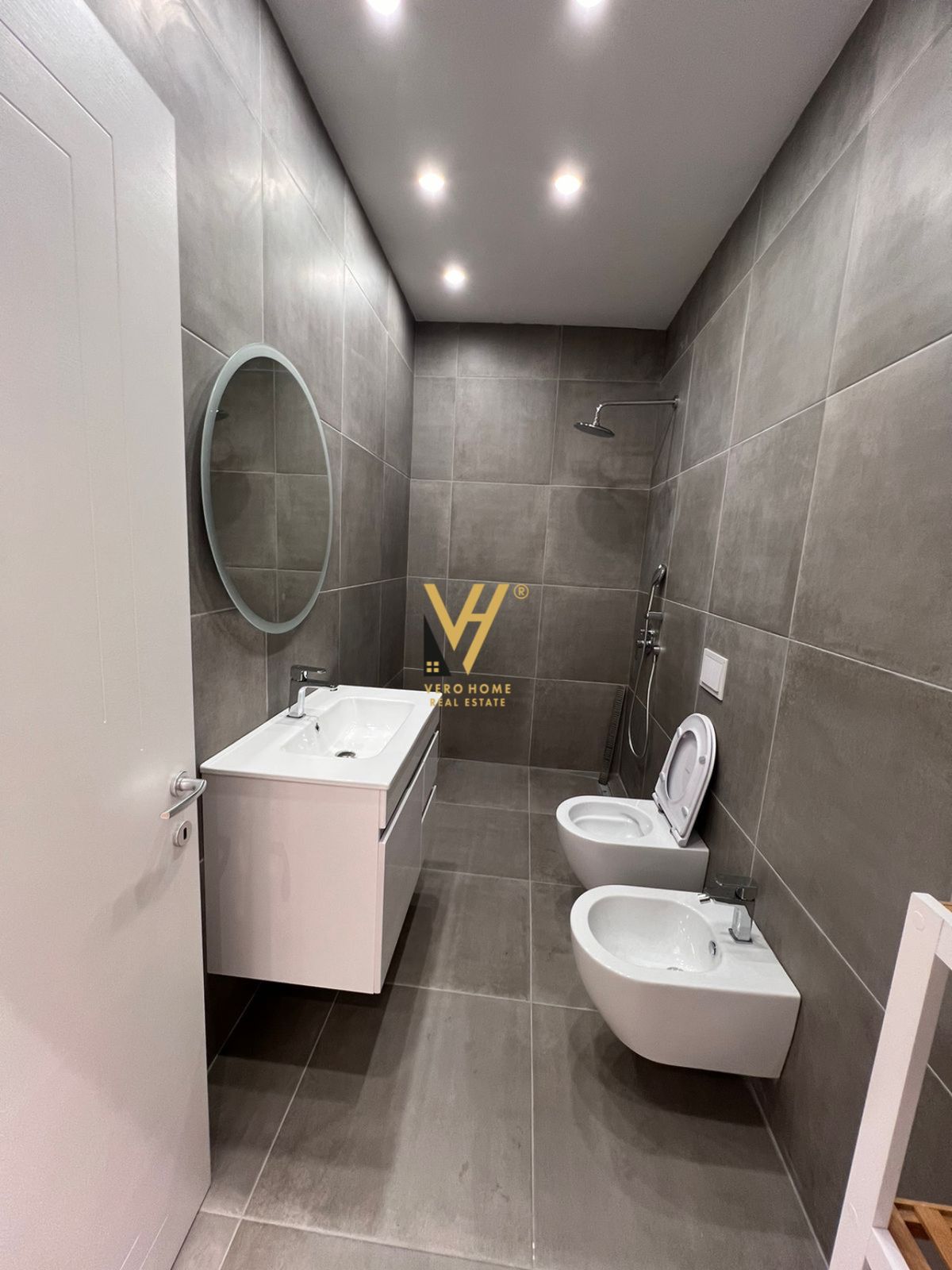 ZYRE 160M2 TE GARDEN BUILDING 1.400 EURO