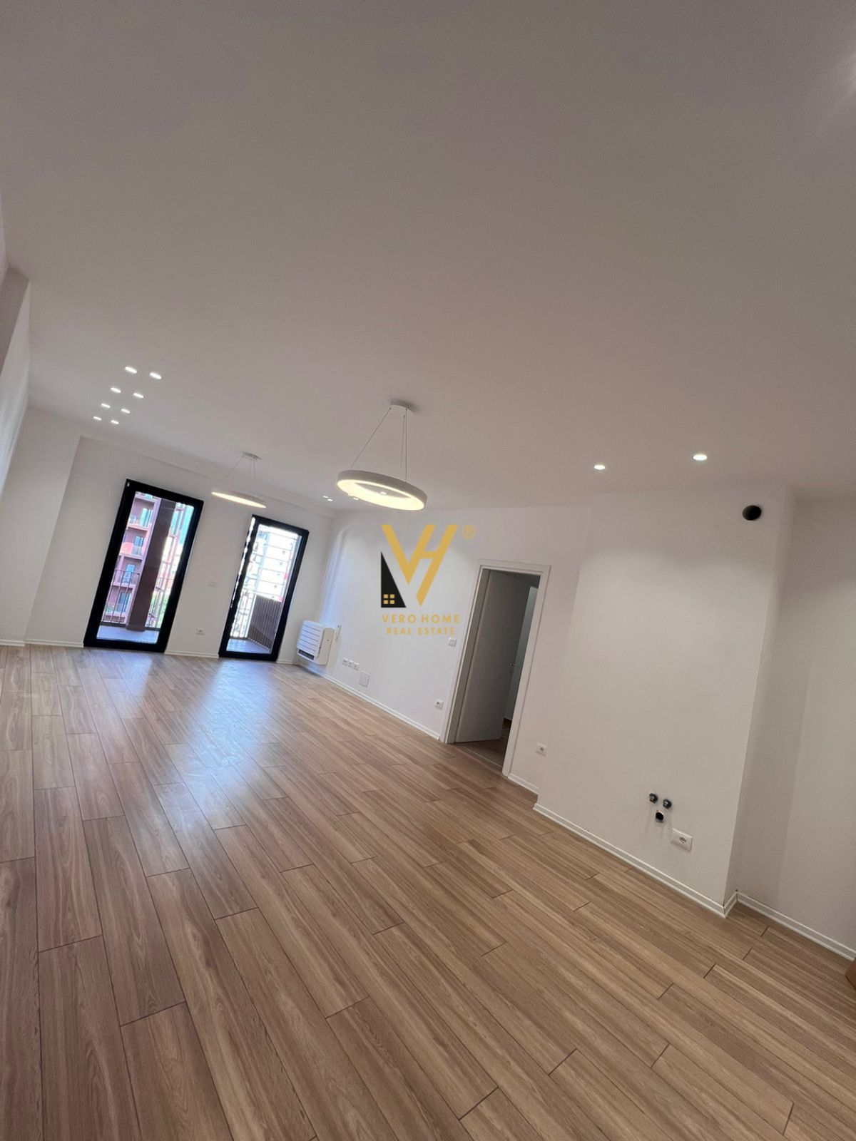 ZYRE 160M2 TE GARDEN BUILDING 1.400 EURO