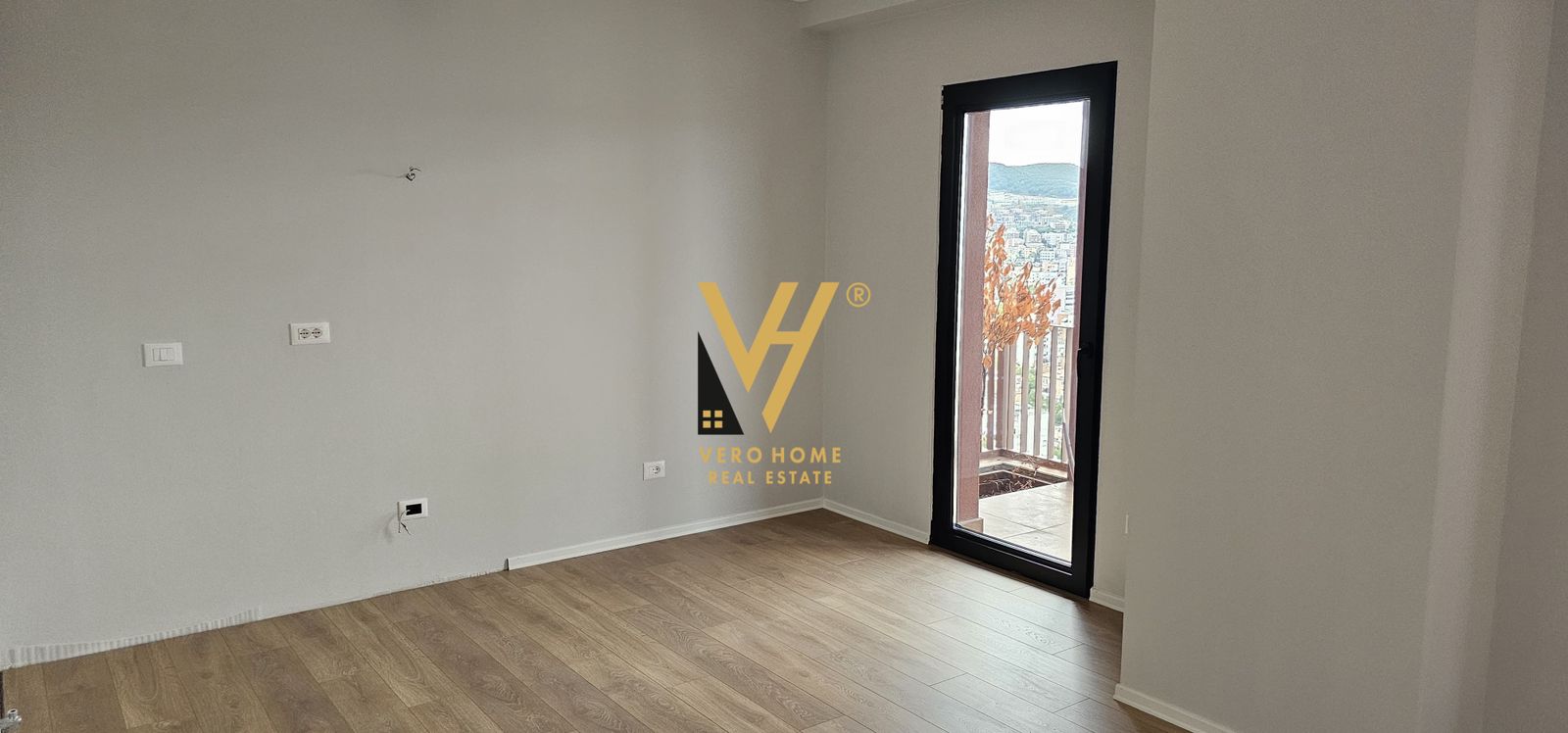 ZYRE 160M2 ME QERA TE GARDEN BUILDING 2.000 EURO