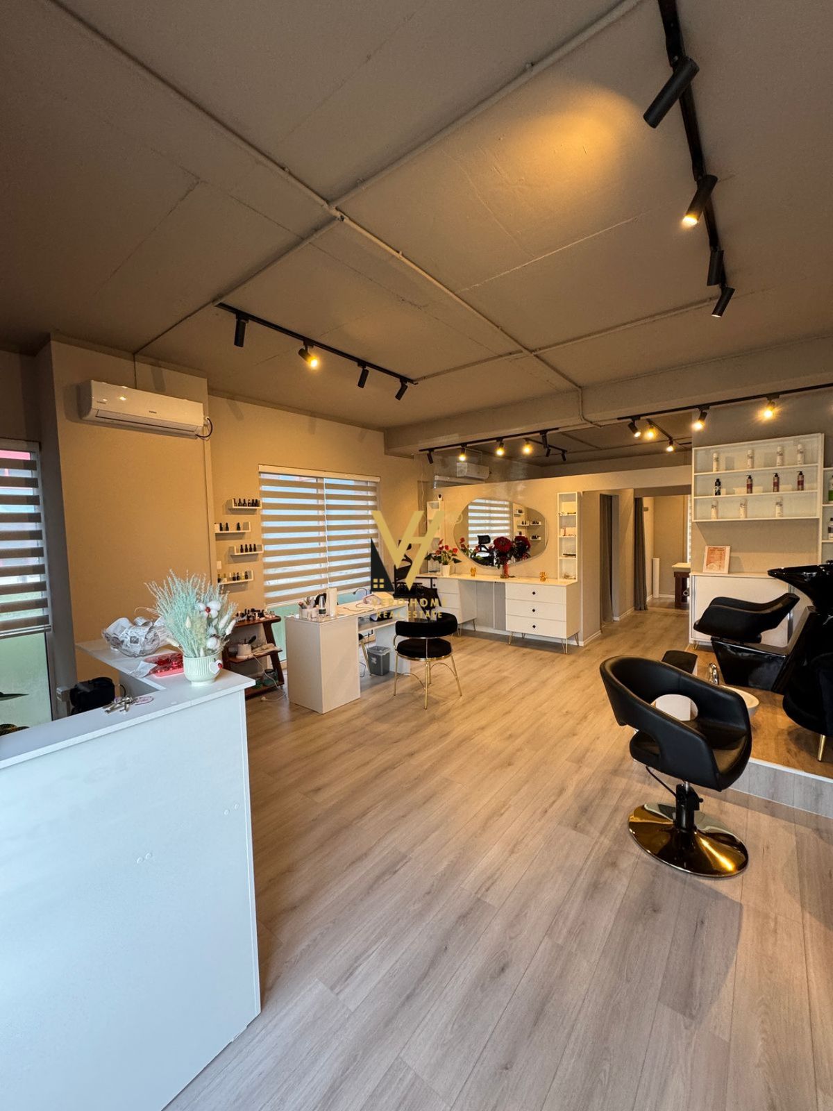 BIZNES ESTETIKE TE 21 DHJETORI 12.000 EURO